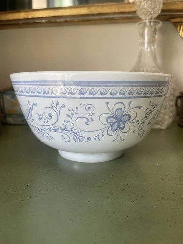 Collectible Vintage Pyrex Mixing Bowl in Brittany Blue 479 B