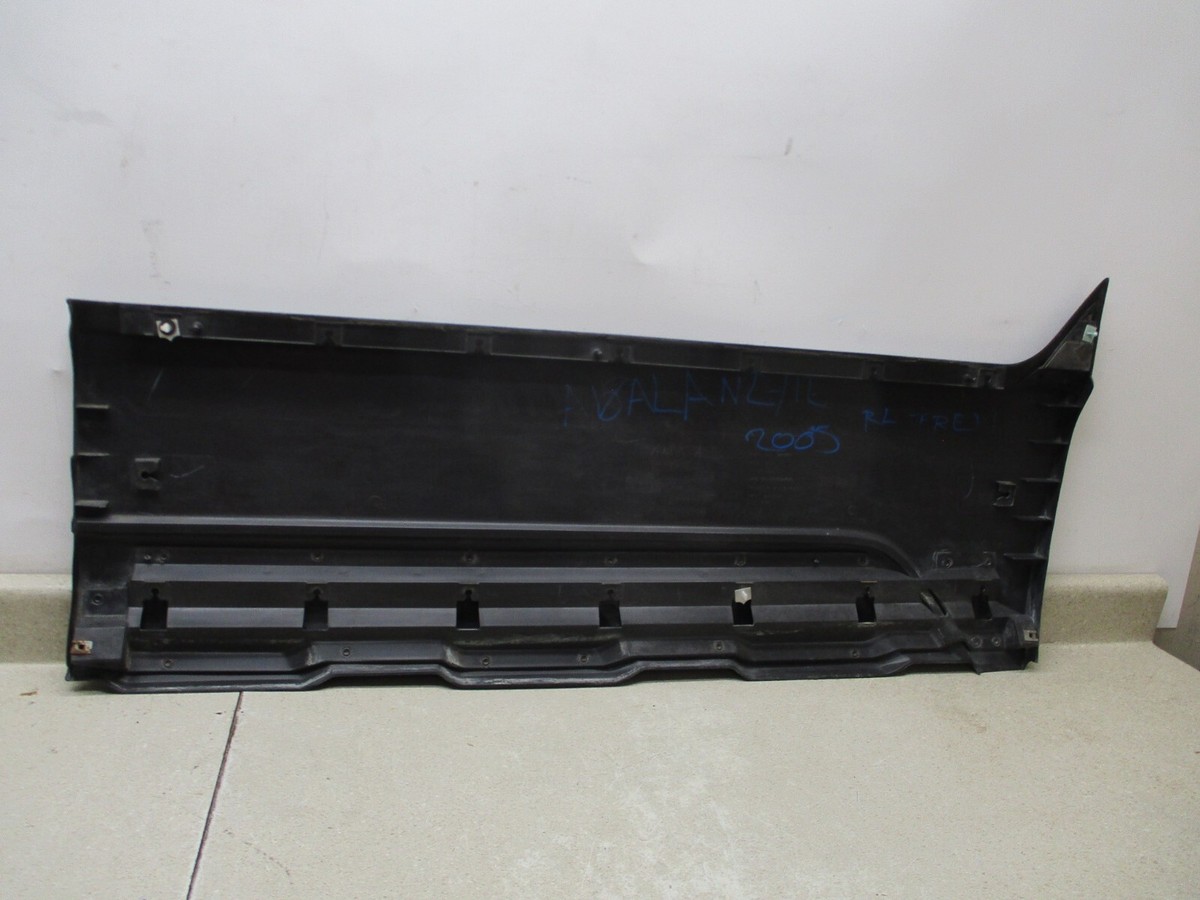 93440187 2003 to 2006 Chevy Avalanche Front Left Door Cladding