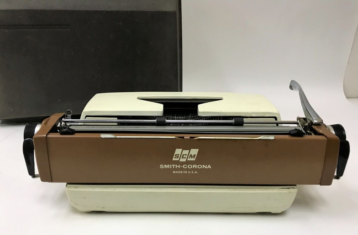 Smith-Corona Classic 12 Typewriter Vintage Portable Brown w Smith-Corona Classic 12 Typewriter Vintage Portable Brown w