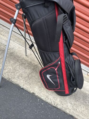 Nike Junior Mazze da Golf per Bambini Set di 5 Mazze Standing Borsa da Trasporto/Rosso Nero Vedi Foto - Foto 8 di 12