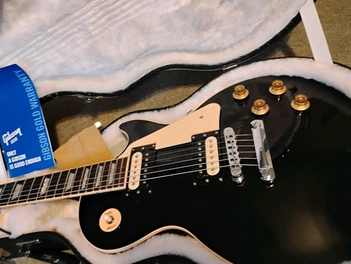 2011 EBONY BLACK GIBSON LES PAUL TRADITIONAL PRO WITH CASE AND PAPERWORK
