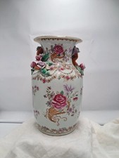 Vase Porcelaine Chinoise Famille Rose Peint Main Fleurs en Relief
