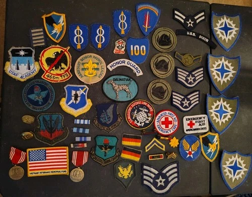 LARGE MILITARY LOT OF PATCHES - MEDALS, ETC. WW2 to MODERN - NAMED GC - RARITIES