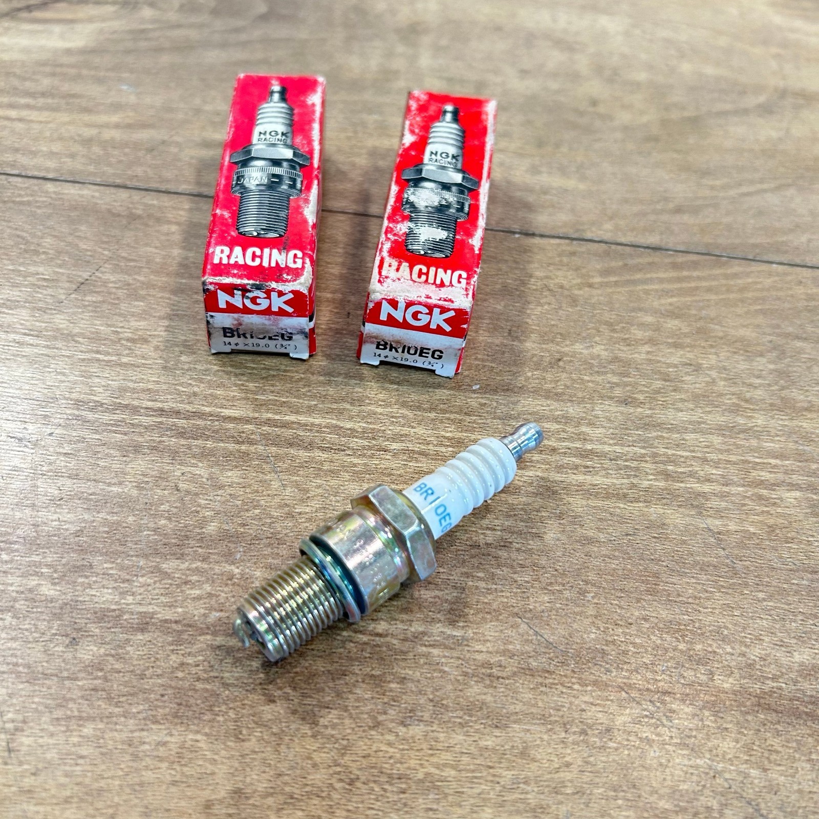 New Genuine NGK RACING SPARK PLUG / 2-PACK / BR10EG