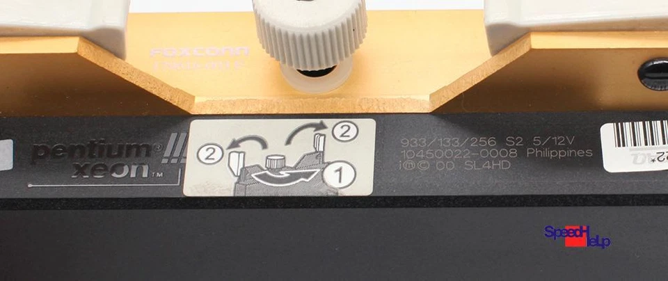 CPU Intel Pentium III Xeon 933MHZ SL4HD 933/133/256 S2 5/12V Processor Slot 2 - Image 3 of 4