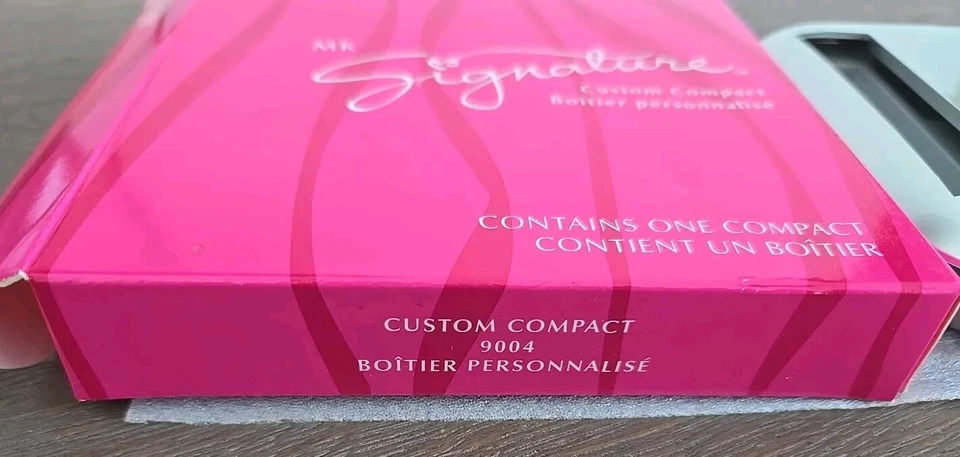 Nuevo Espejo Recargable Mary Kay Signature Compacto Personalizado 9004 4 3/4" X 4 3/4" Foto 2 de 4