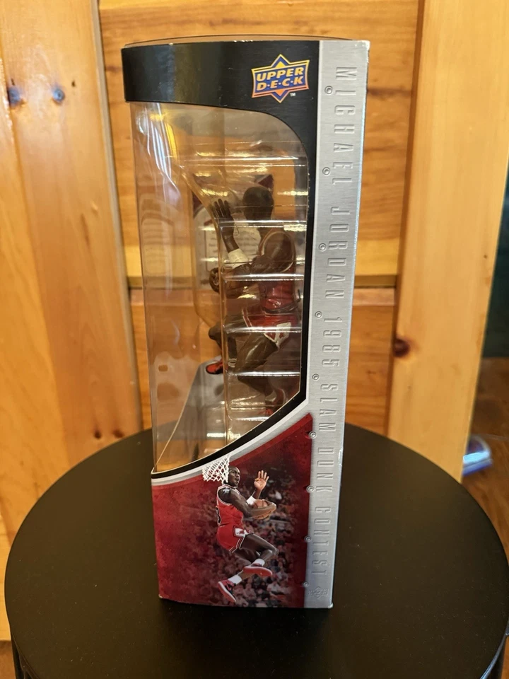 Figura de 6 pulgadas con tarjeta Michael Jordan UD Pro Shots 1985 Slam Dunk Contest Foto 2 de 4