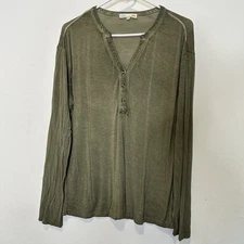 C&C California Womens T Shirt Medium Long Sleeve Green Light Weight V Neck