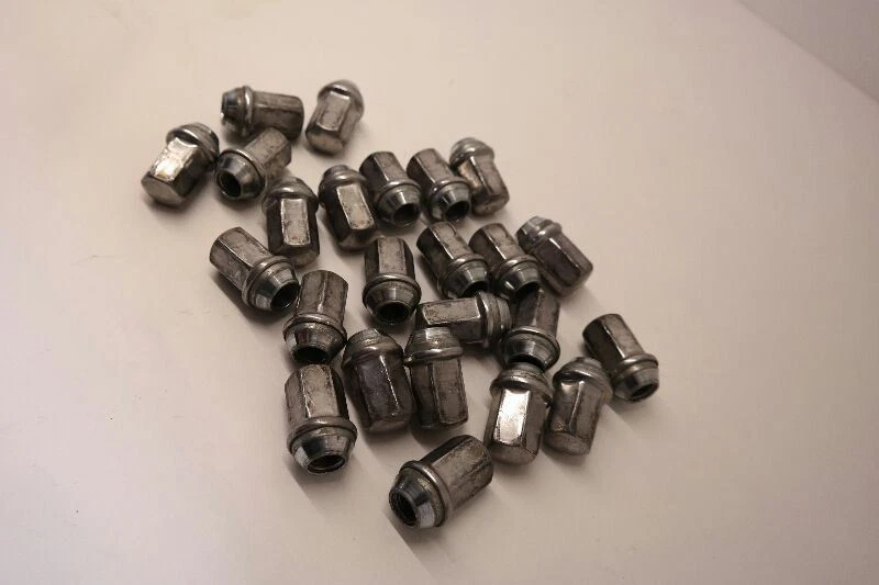 GMC ACADIA 2007-2017 JUEGO DE 24 TUERCAS DE RUEDA Foto 4 de 4