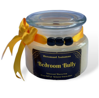 Almond Macaroon scented candle with crackle sound cherrywood wick