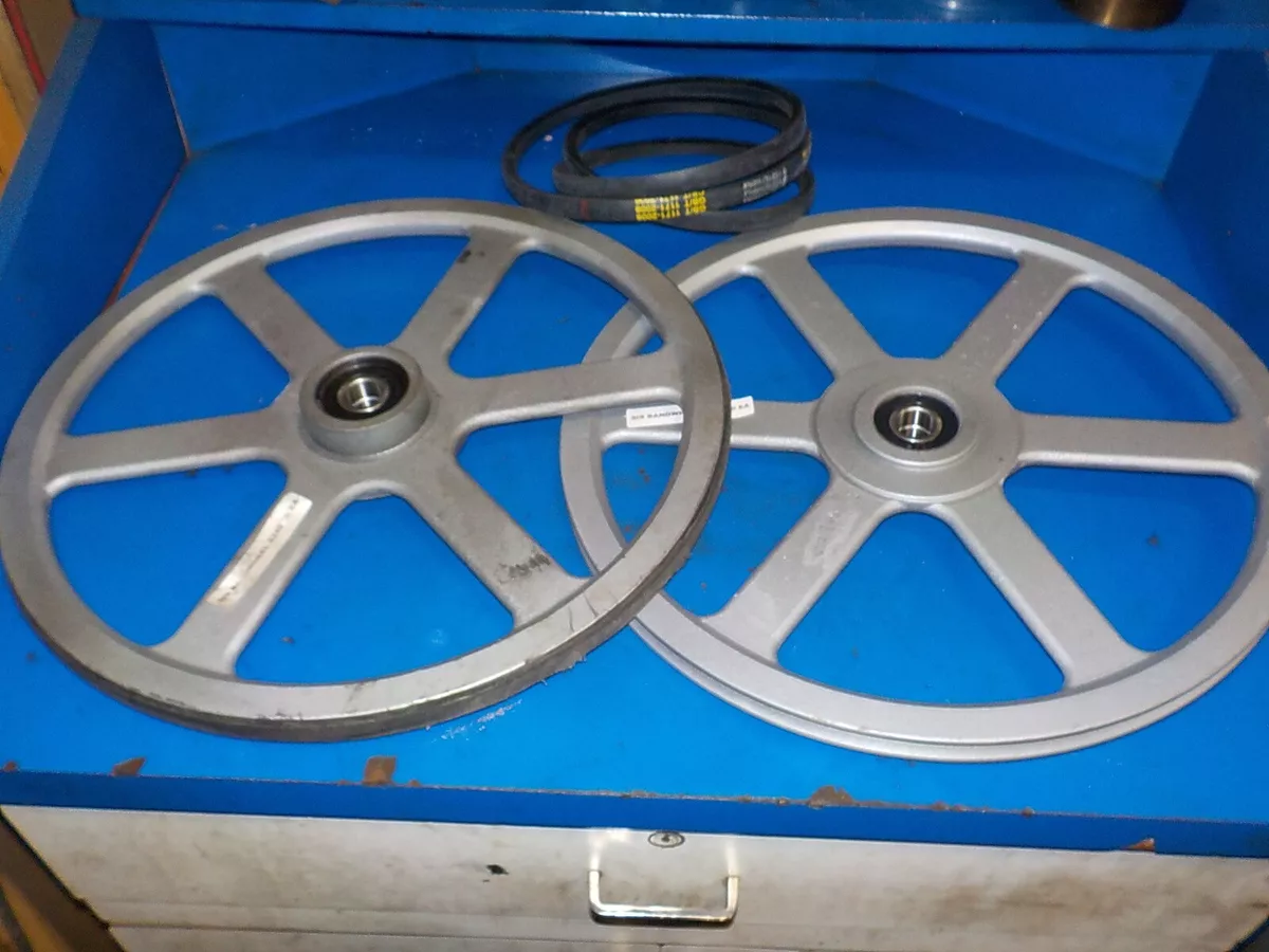 Bandsaw wheel outlet