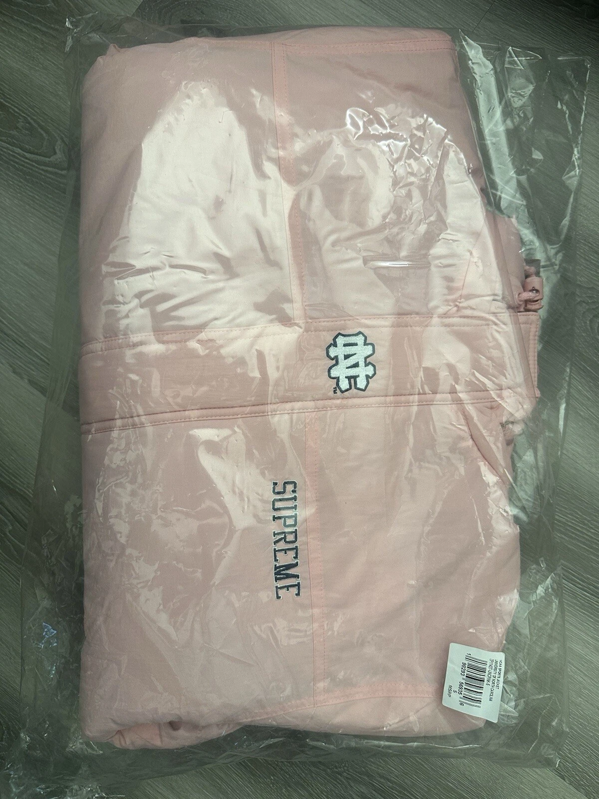 Veste de stade à capuche Supreme Mitchell & Ness NCAA UNC rose PETITE prête à être expédiée