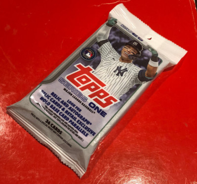 2025 Topps Series 1 Guaranteed Brewers Team Logo Border Variation HOT PACK !