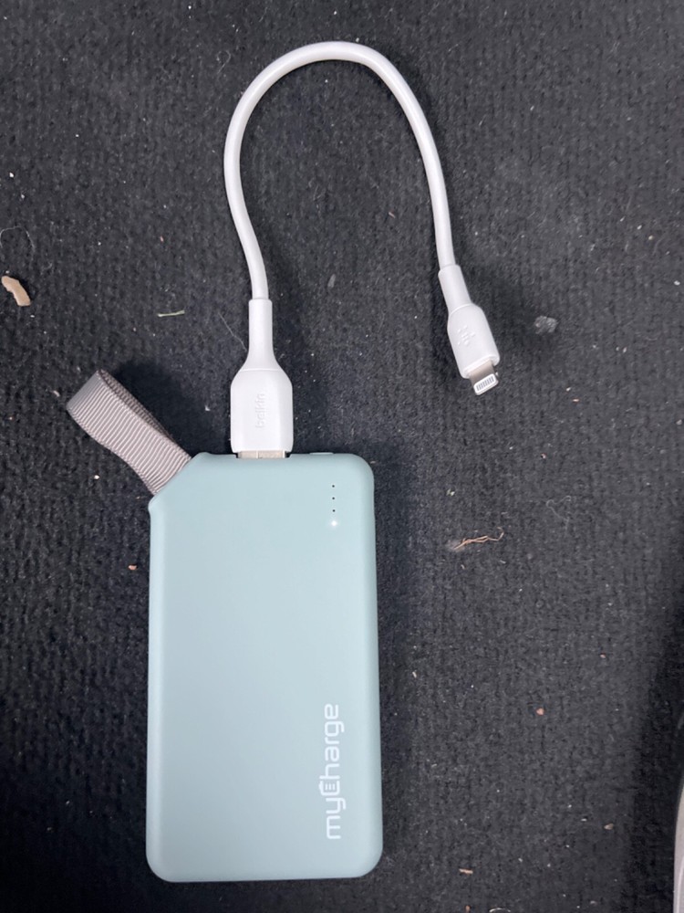 power bank 2600mah with  apple charger  wire