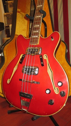 Bajo Fender Coronado Bass 4 Cuerdas 3 Tone Sunburst - Compás Uno - Tienda  de Instrumentos musicales y equipos de grabación y sonido