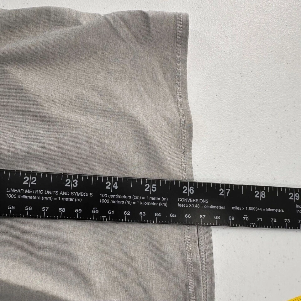 Reebok Long-Sleeve Gray Yoga Top Back Cutout Design Large Lightweight Athletic a - Image 4 of 4