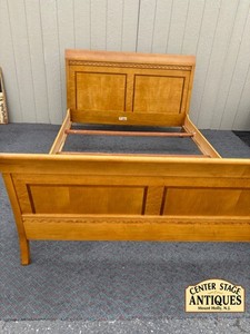 67984 Ethan Allen ??  Queen Size Sleigh Bed, Classic Cherry Wood Finish