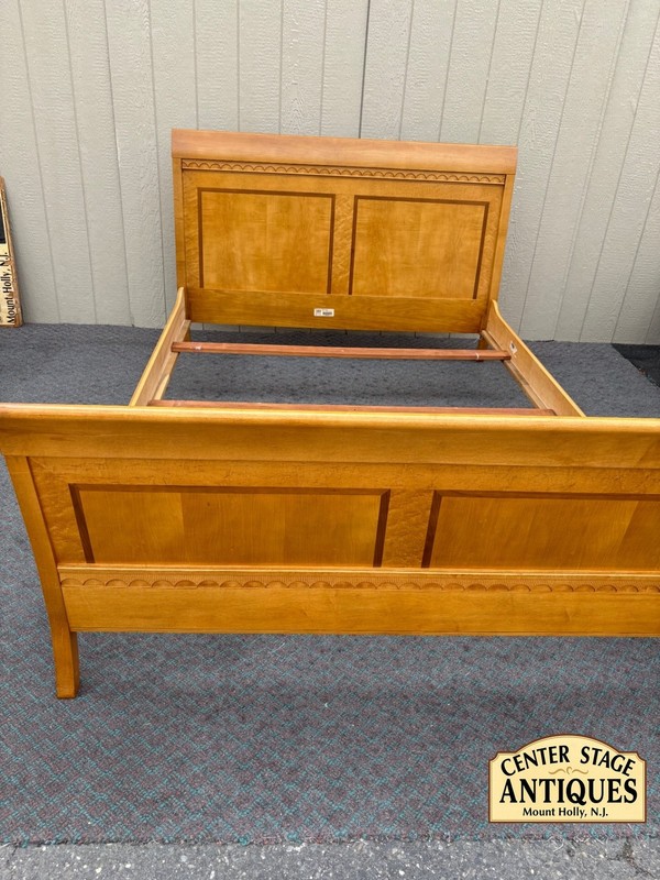 67984 Ethan Allen ??  Queen Size Sleigh Bed, Classic Cherry Wood Finish