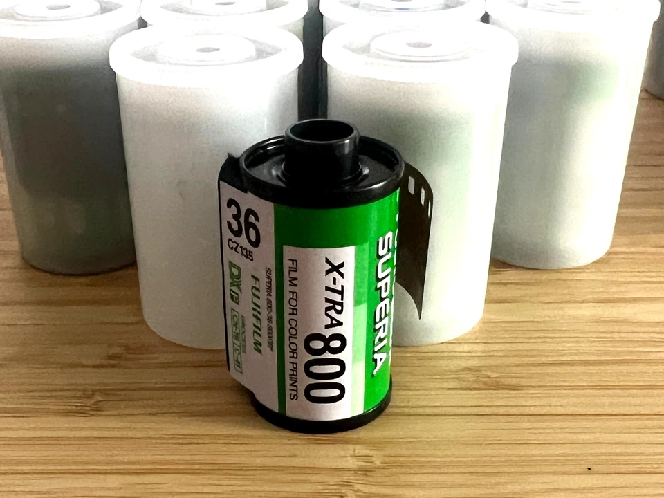 34 rollos Fuji Superia X-TRA 200, 800, 1600 35mm película 24/36 exposición ¡LOTE! Foto 3 de 4