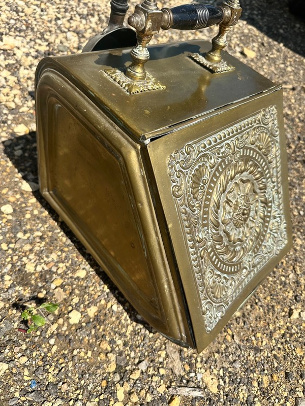 FANCY Old  English antique brass Coal Hod box/ Scuttle bucket Fireplace.