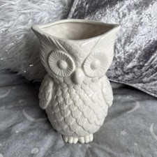 Beautiful M&S Porcelain Owl White Vase Ceramic Textured Feathers