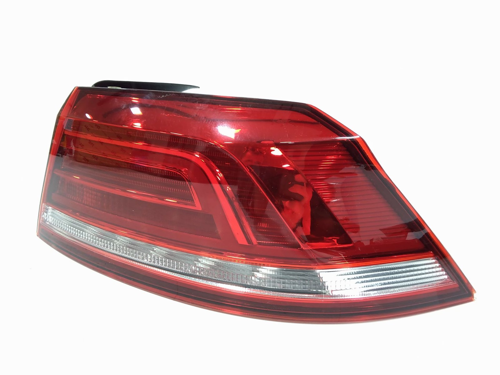 Feu arriere droit Passat 7 finition premium finition cristal polycarbonate