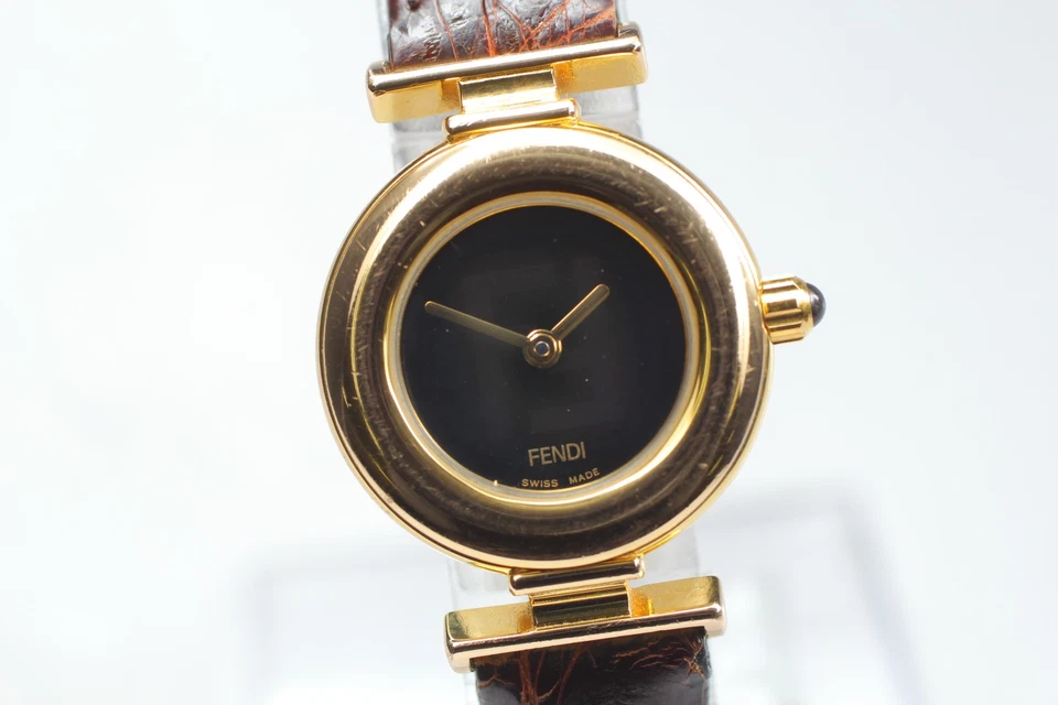 [Quase perfeito estado com caixa] Vintage FENDI 320L Ouro 23mm Mostrador Preto Relógio Feminino Quartzo - Imagem 3 de 4