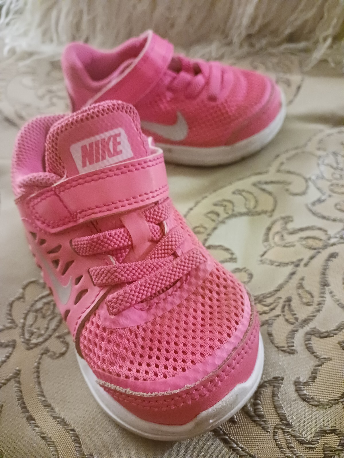 NIKE Hot Pink Kid Baby Girls Sneaker Size 5 Girls ADORABLE EXCELLENT