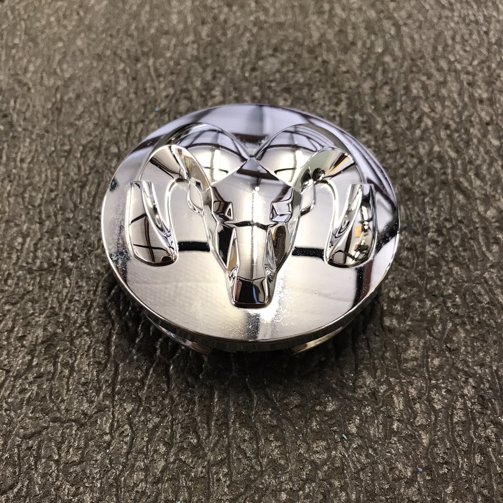 SET 4 CENTER CAPS DODGE AVENGER, CHALLENGER, 20062014 CHROME OEM