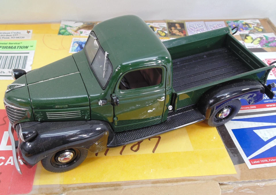 Danbury Mint 1941 Plymouth пикап зеленый и черный PT125 4112 1/24 литой - Изображение 3 из 4