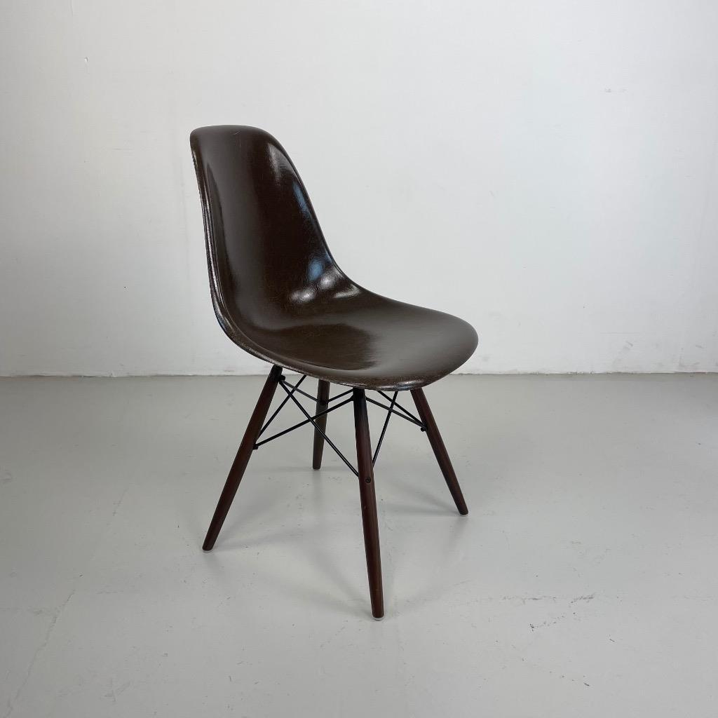 Eames Dsw 1960 EAMES DSW CHAIR HERMAN MILLER WALNUT DOWEL BASE 50s - Main Image