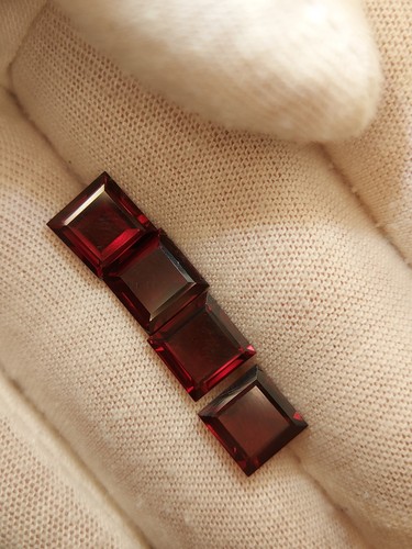 4 untreated Garnet gemstones - faceted natural red garnet 11.75 CTS - Picture 9 of 10