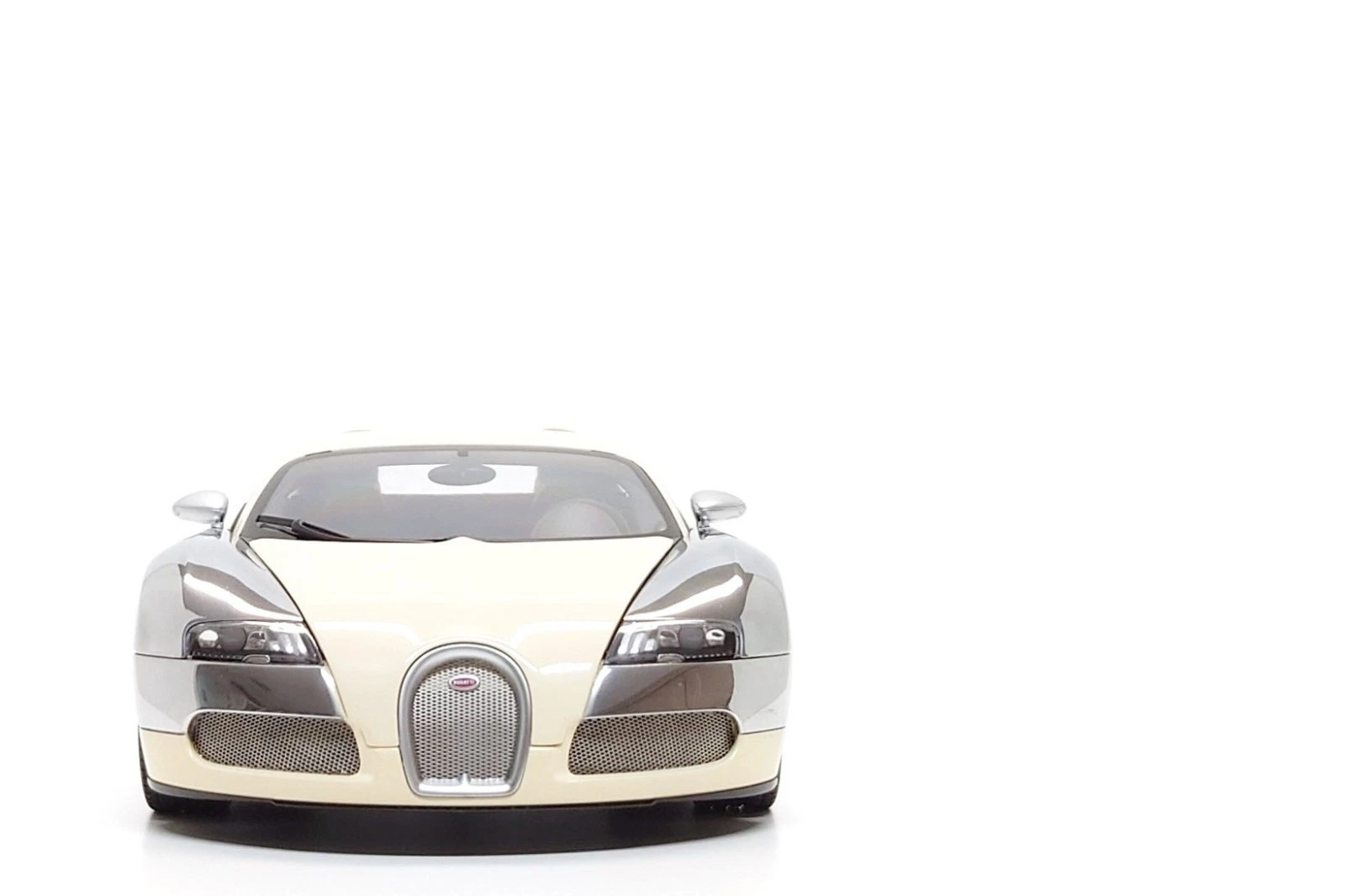 1/18 Autoart 70959 Bugatti Veyron L'Edition Centenaire White