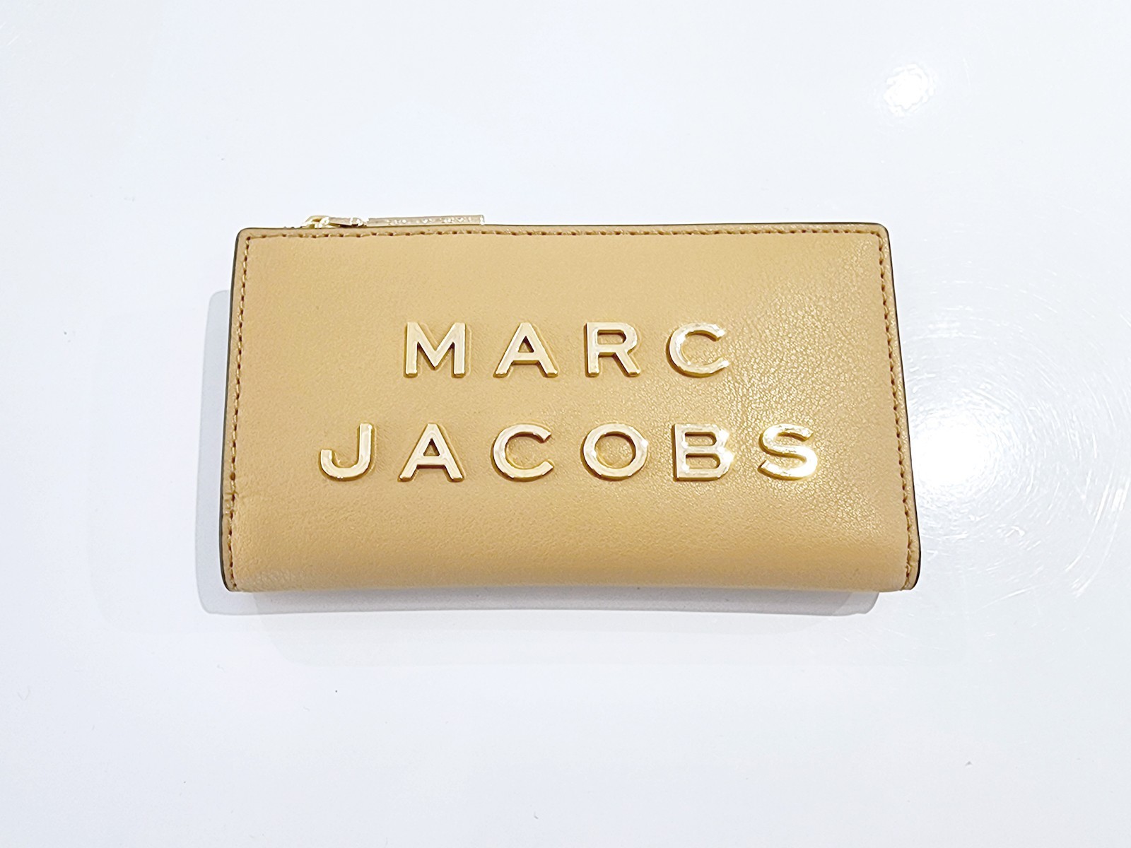 New Authentic Marc Jacobs Tan Slim Leather Card Case Wallet with Coin Pocket