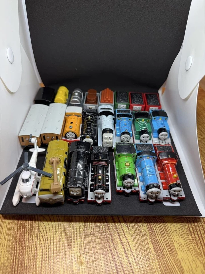 Коллекционный набор из 22 мини-автомобилей Tomica Thomas and Friends Diesel 10 Harold - Изображение 2 из 4