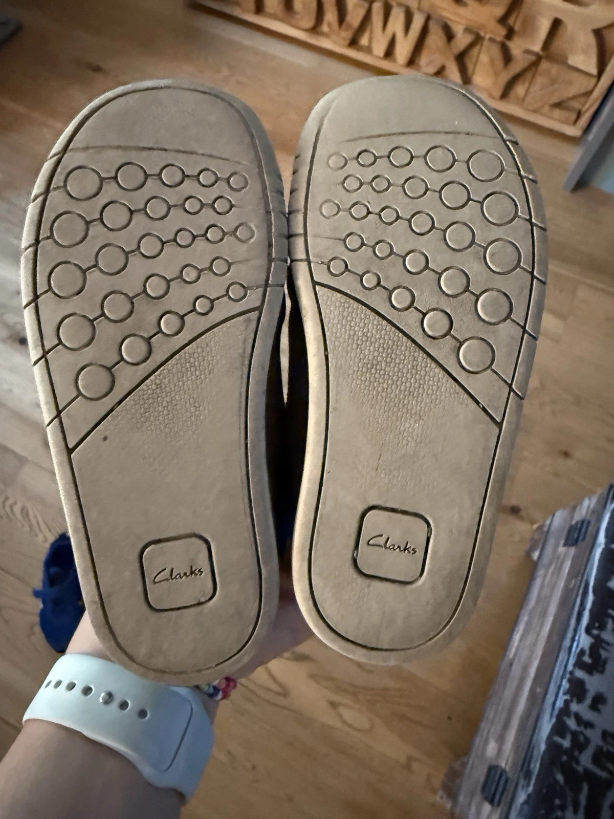 Scarpe Clarks bambini neonati ragazzi pelle cachi UK9G EUR 27 nastro a strappo