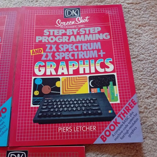 DK Screen Shot Step By Step Programming ZX Spectrum, Books 2 to 4, Vintage, RARE - Afbeelding 3 van 4