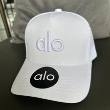 ALO YOGA Performance District Trucker Hat