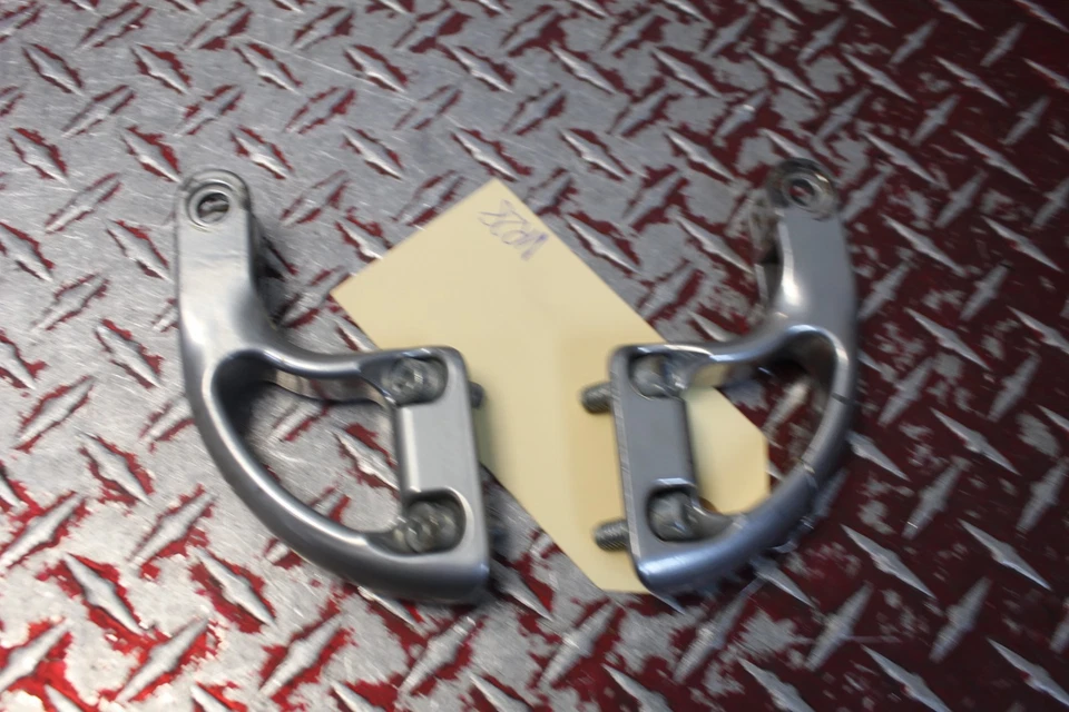 2006 HARLEY DAVIDSON V-ROD VROD LEFT & RIGHT REAR PASSENGER PEG MOUNTS VR28 - Image 2 of 4