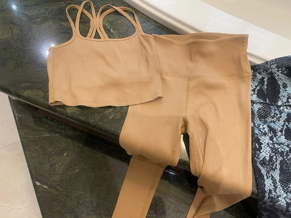 CARBON38 Leggings Pequenas Cropped Top Cintura Alta lote de 5 uma colheita, 4 leggings - Imagem 2 de 4