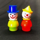 2 FISHER PRICE LITTLE PEOPLE CIRCUS CLOWNS PLASTIC TOP HAT & CONICAL HAT VINTAGE