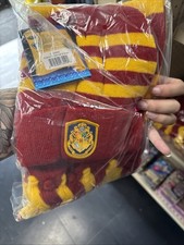 Harry Potter HOGWARTS KNIT HAT SCARF SET Red Yellow Gryffindor Hermione LICENSED