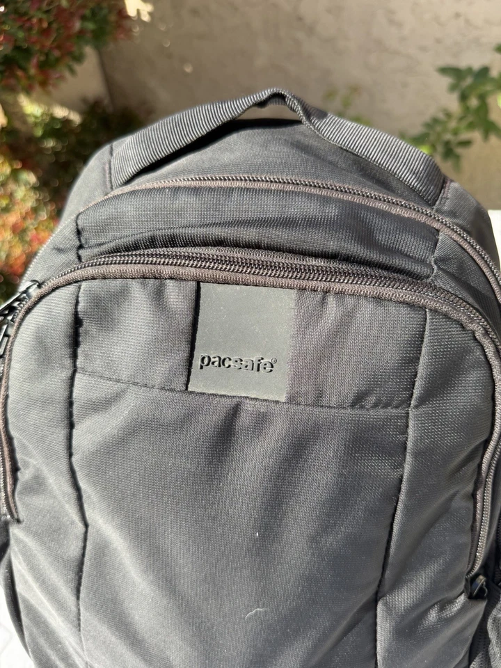 Mochila de viagem Pacsafe Metrosafe LS350 Ls Series leve anti-roubo preta - Imagem 3 de 4