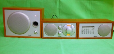 Radioanlage Minowa SR-30, ähnlich Tivoli Modell Two,