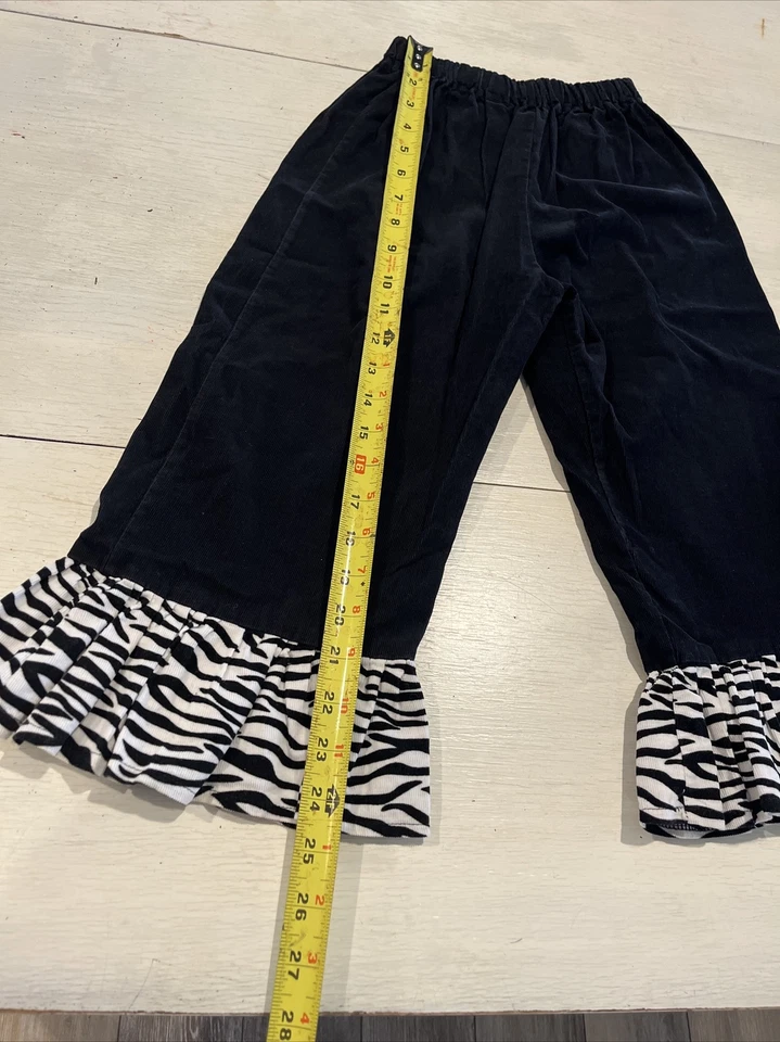 animal print 2 Pc Black outfit W/ Animal Print Trim & Monogrammed “S” Sz 6?~A8 - Image 4 of 4