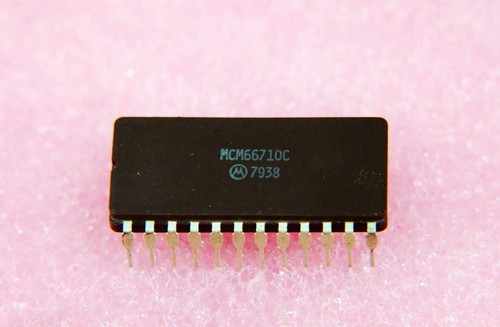 Motorola - MCM66710C - IC. Generatore di personaggi, 128 x (9 x 7), CDIP a 24 pin  - Foto 1 di 5