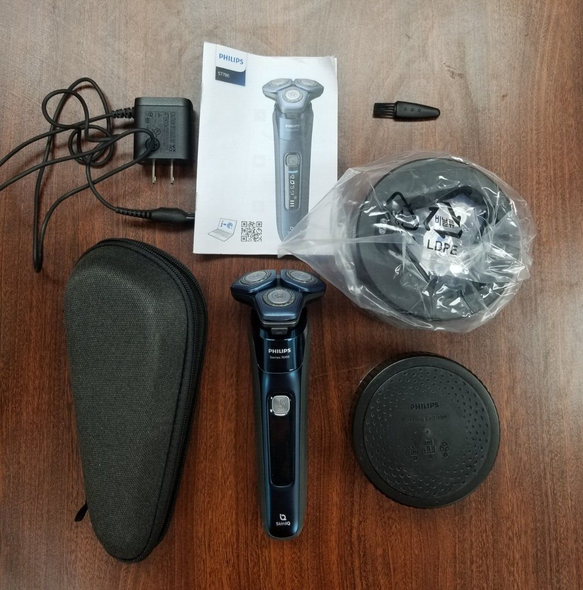 Philips Series 7000 Electric Cordless Shaver for Men S7786/50 Wet