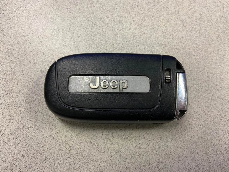 JEEP COMPASS KEY FOB FCC ID M3N-40821302 OEM KEYLESS ENTRY REMOTE OEM - Image 2 of 3