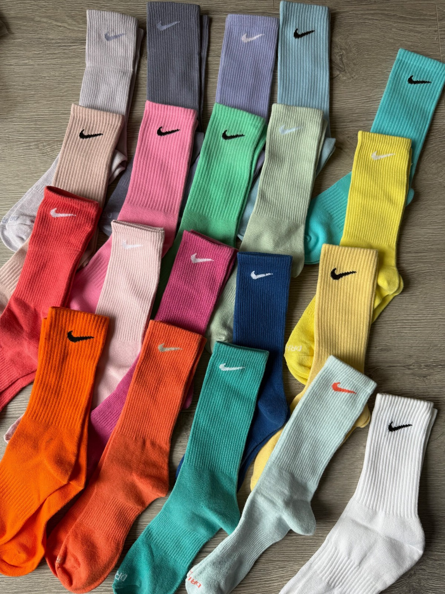 coloured nike crew socks