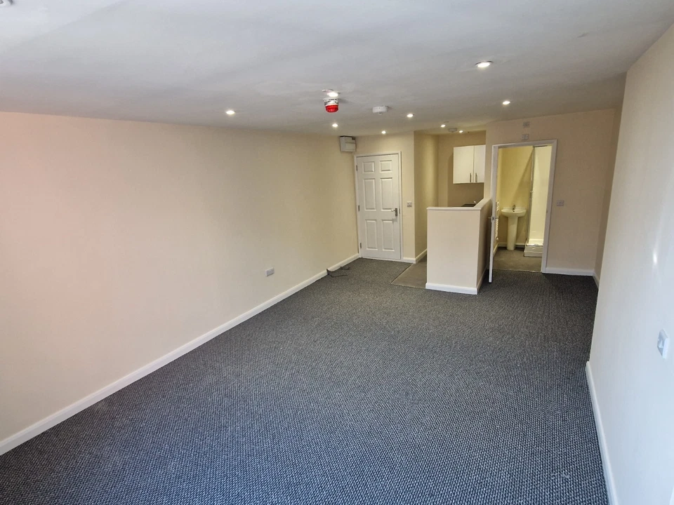Investment Property Wrexham 6 York St 4 Flats + Shop (optional) cash / trades ok - Image 3 of 4
